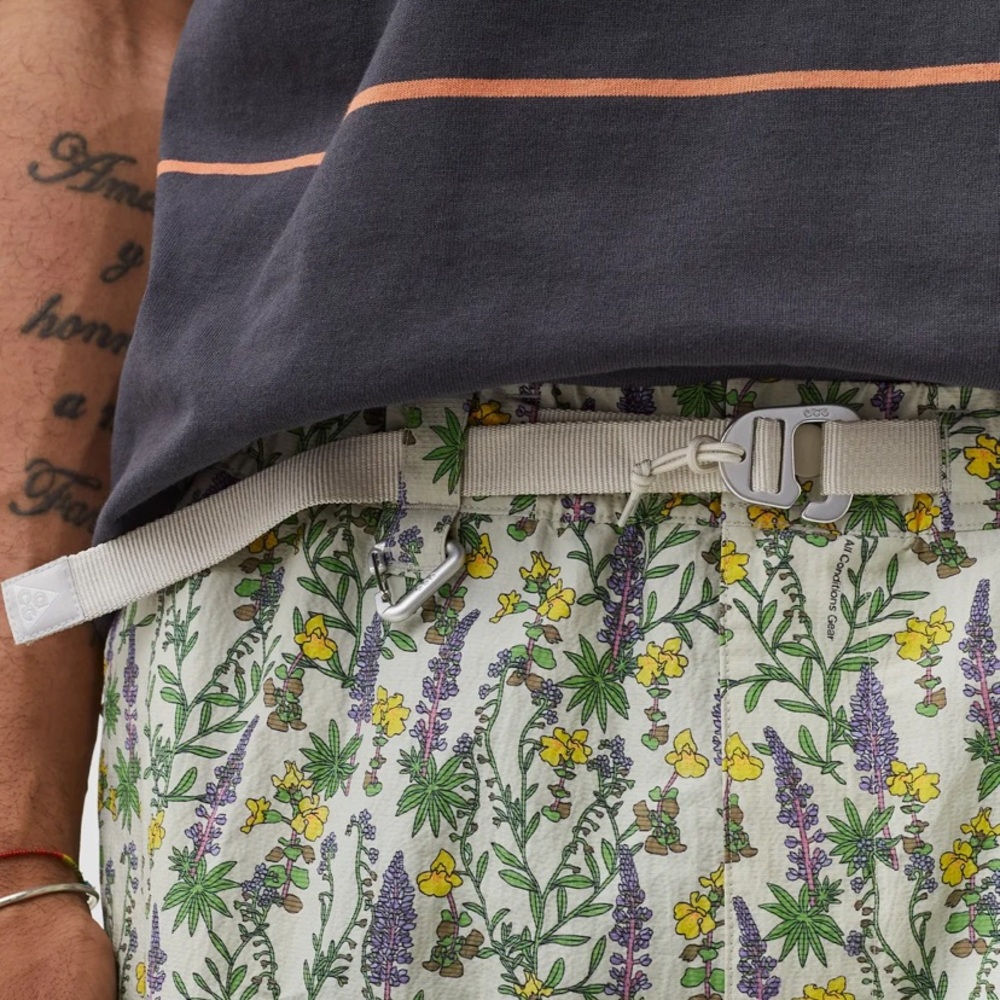 NWOT NIKE ACG Snowgrass Cream Floral Men's Cargo Shorts Size M - Picture 2 of 16